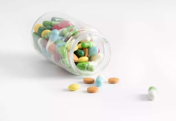 药品集中采购试点：药价平均降52% 最高降96%